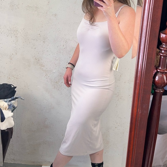 Aritzia Wilfred Bodycon Tank Midi Dress Light Lavender Size Medium NEW - Picture 14 of 14